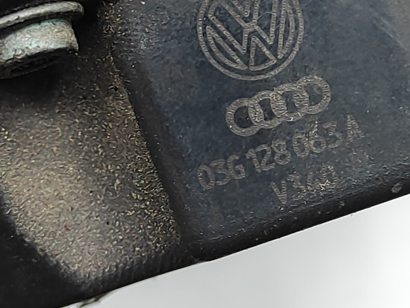 Volkswagen Passat B6 2.0TDI 2007 EGR Valve 03G129637A 03G128063A