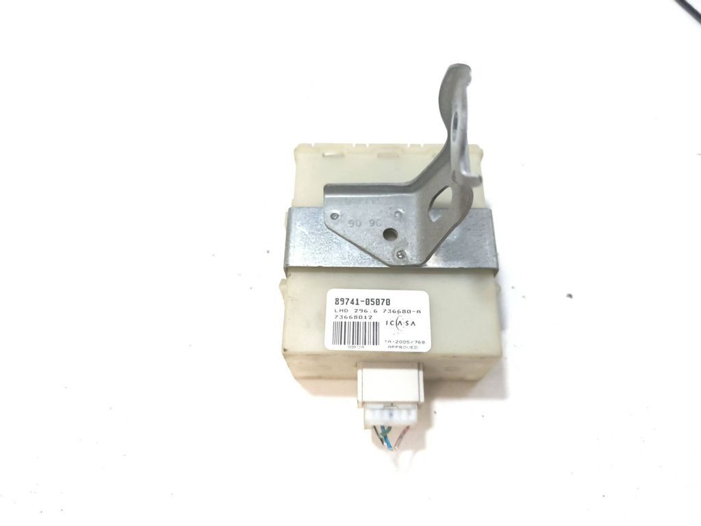 Toyota Avensis T250 2006 door control unit module 8974105070
