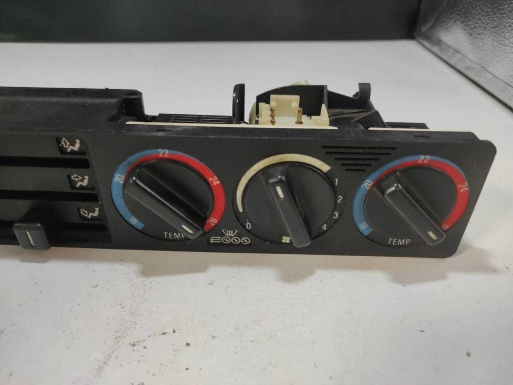 BMW 5 Series E34 1995 Climate control unit module 1391378