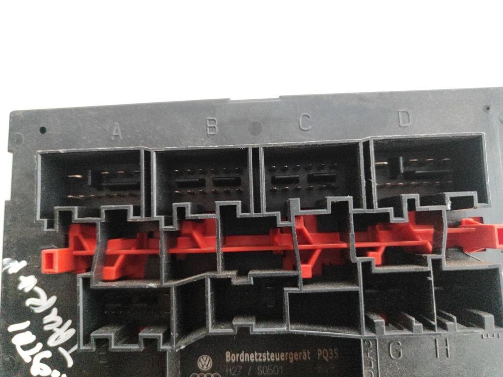 Volkswagen Golf V 2005 Comfort convenience body module 1K0937049F