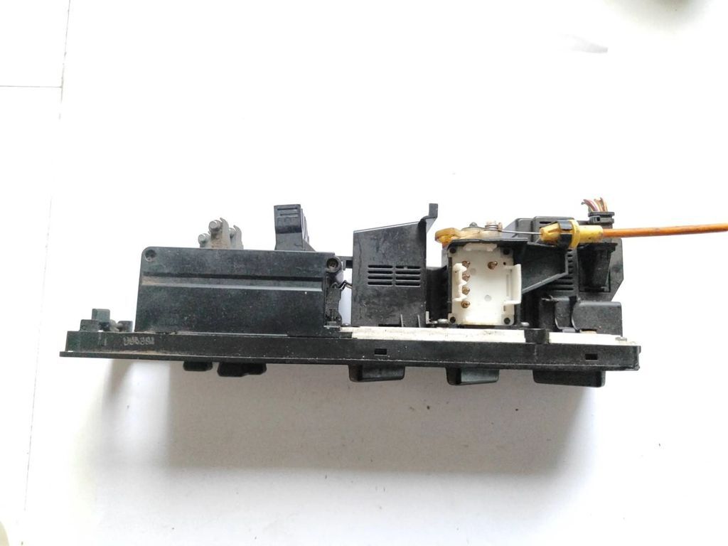 BMW 5 E34 525i Petrol 1993 Climate control unit module 8390070