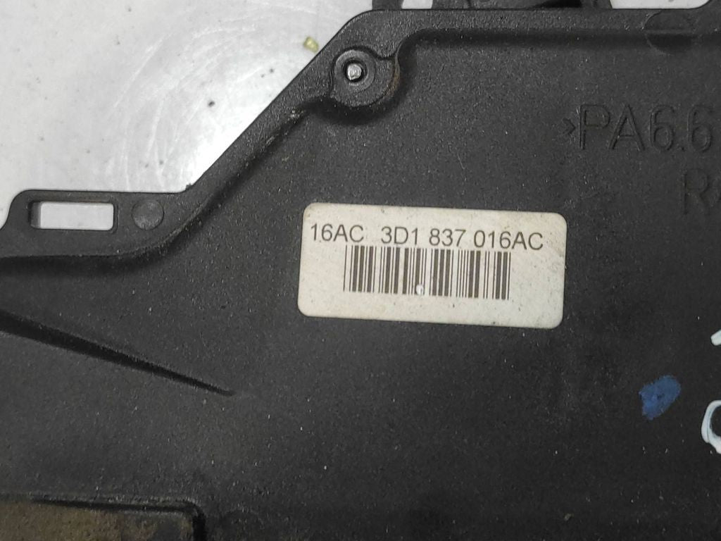 Volkswagen Golf V 2003 Right front door lock 3D1837016AC