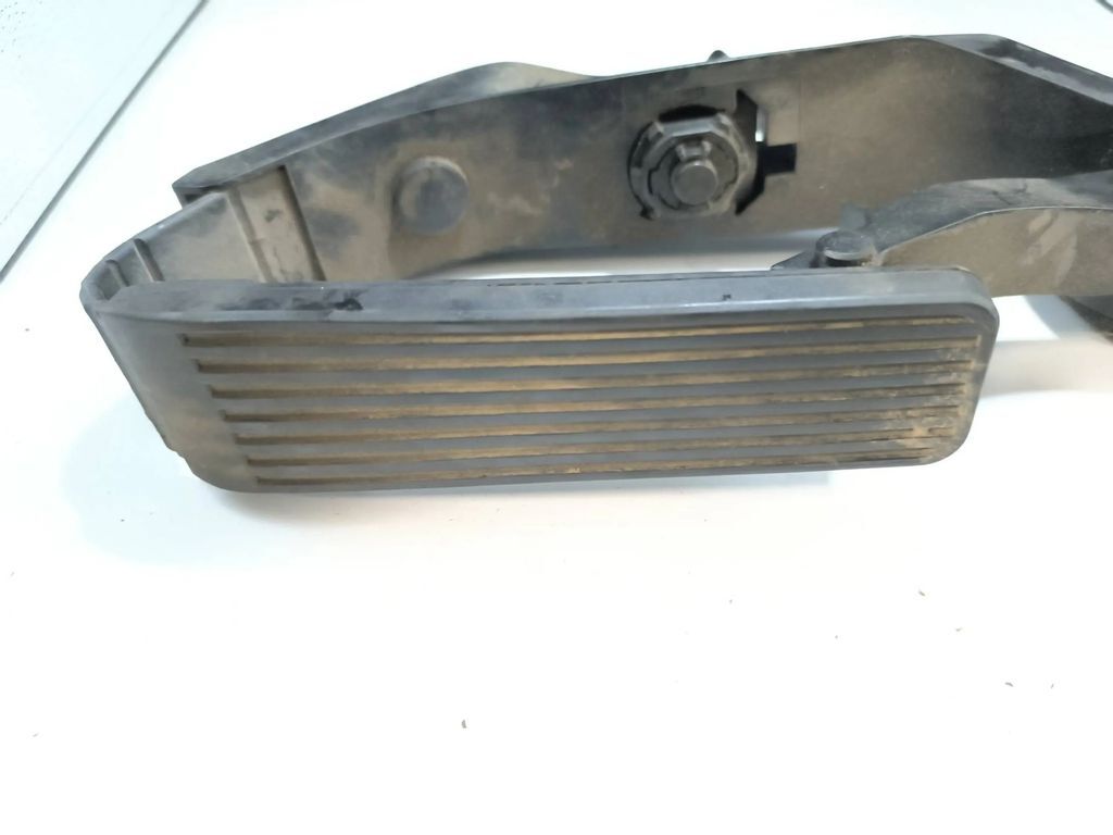 Mercedes-Benz E W211 2003 LHD accelerator gas throttle pedal A2113000404