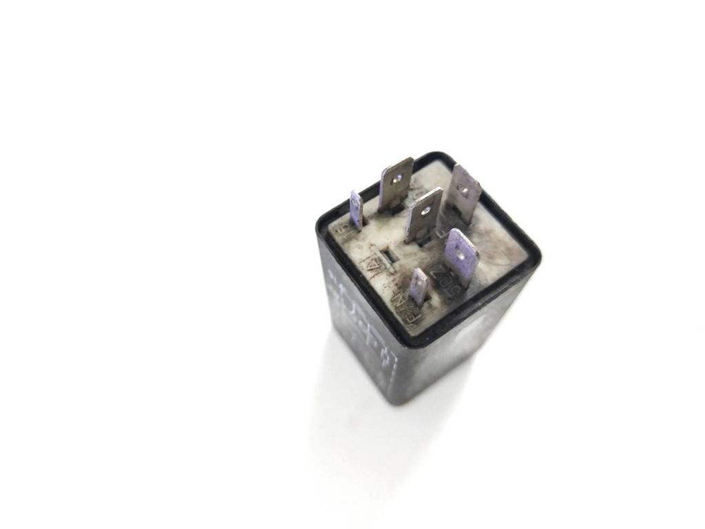 Audi 100 A6 C4 1995 relay module 4A0951253