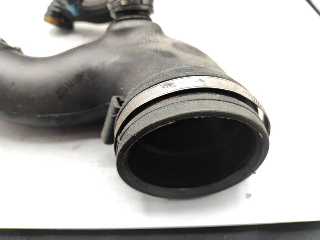 Peugeot 407 2.2HDI 2008 Diesel turbo air intake inlet pipe hose 040720
