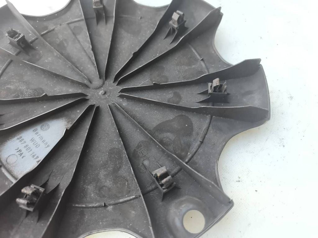 Volkswagen PASSAT B4 1995 R14 wheel hub cap trim cover 357601147A