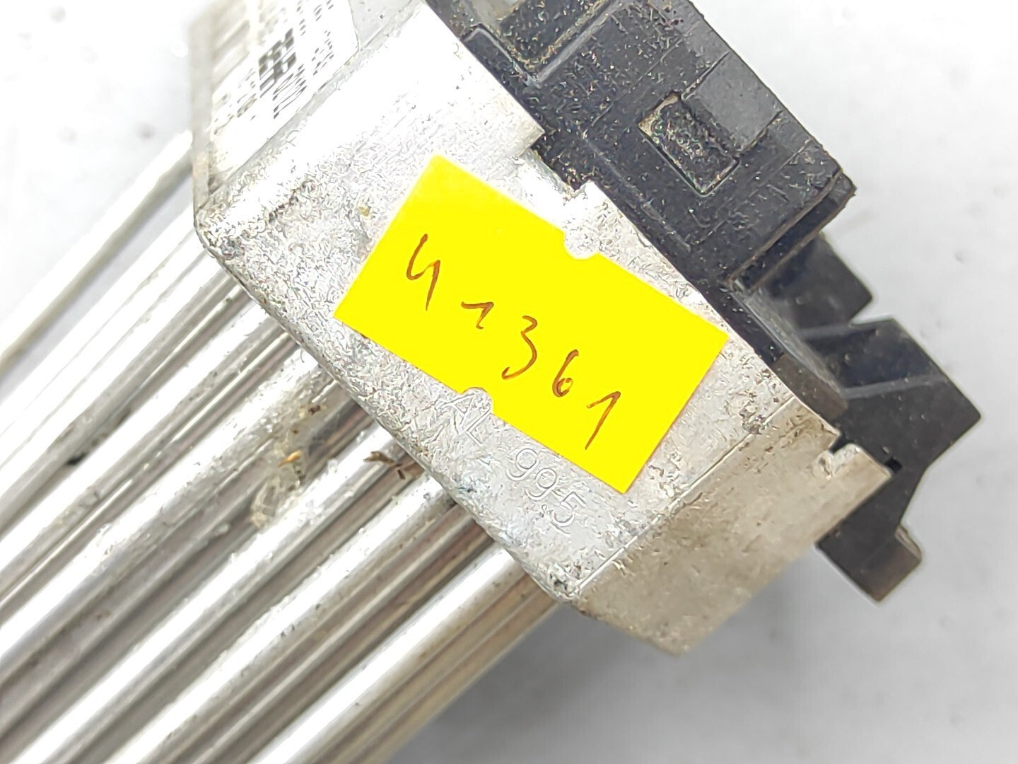 BMW 3 Series E46 320D 110kW  2000 Heater fan motor  resistor 6920365