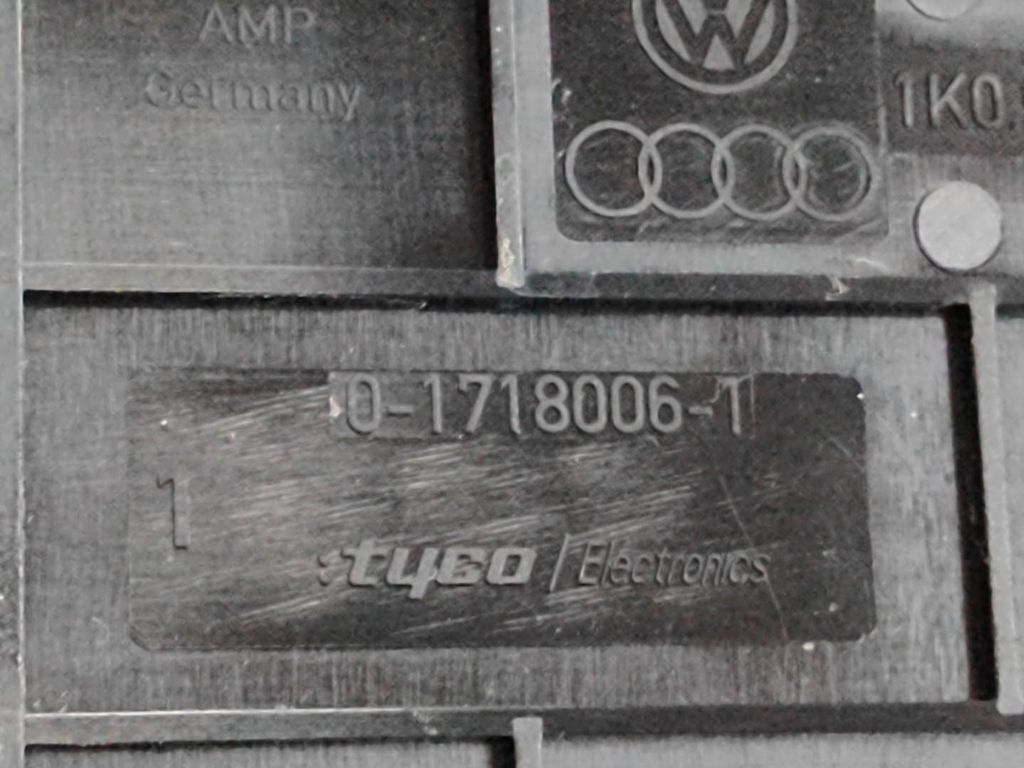 Volkswagen PASSAT B6 2006 Diesel Fuse box cover 014189871