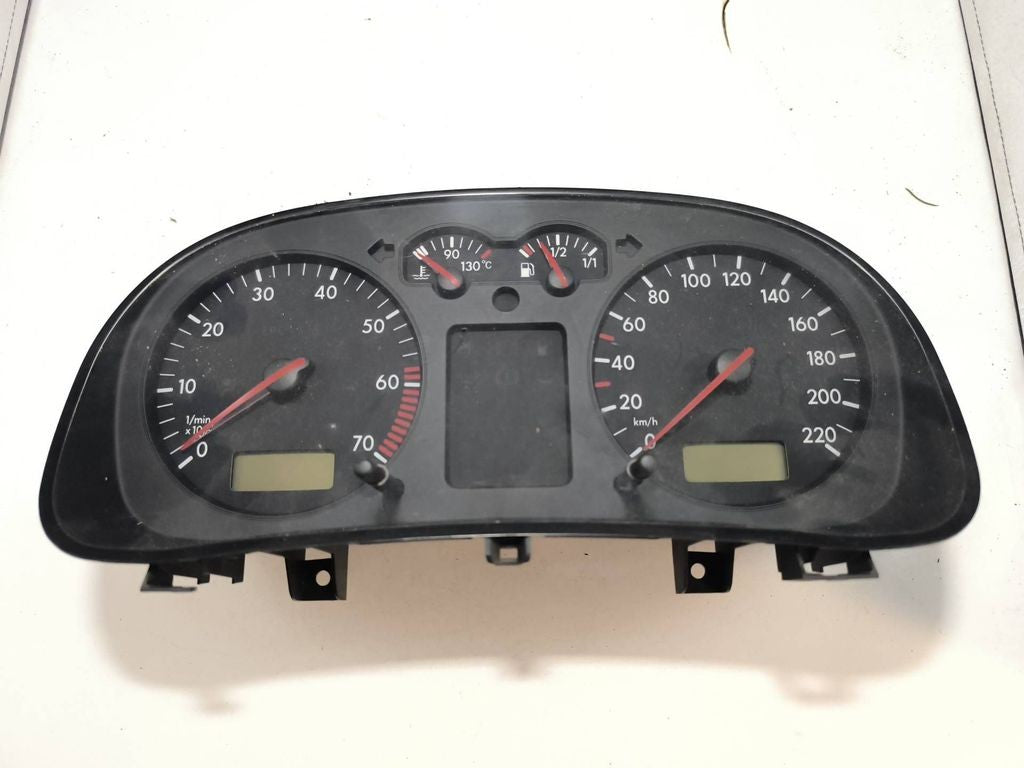 Volkswagen Golf IV 2000 Petrol speedometer instrument cluster 0263604001