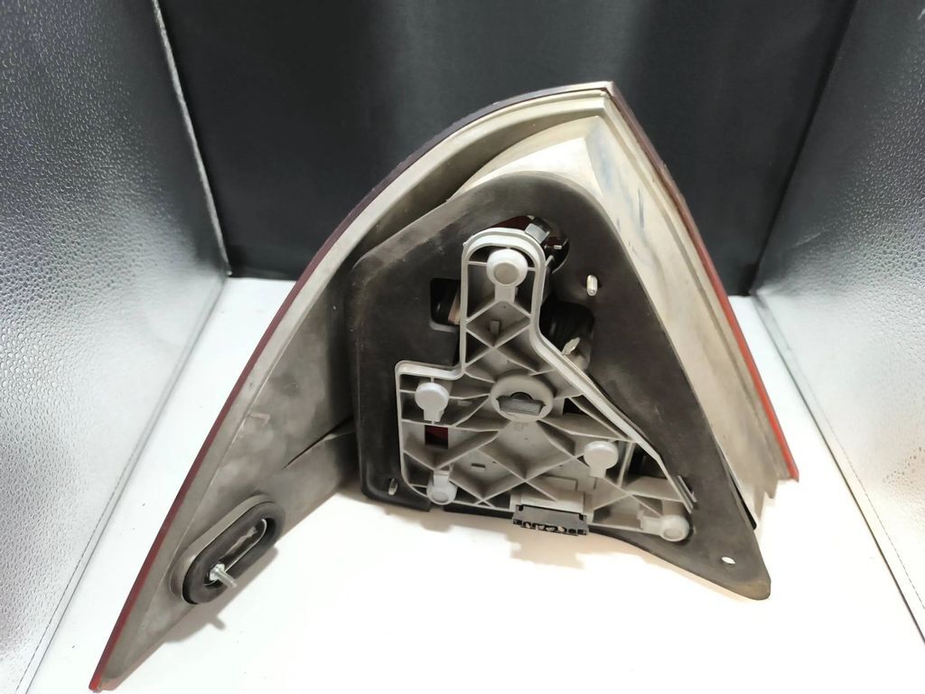 Mercedes-Benz C W203 Saloon 1.8i 2004 LHD rear right side taillight lamp