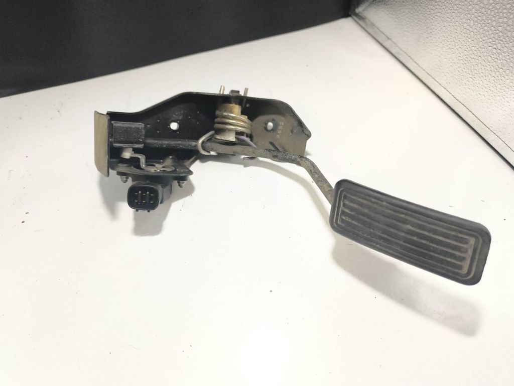 Toyota Avensis T250 2006 Diesel accelerator throttle pedal 8928152021