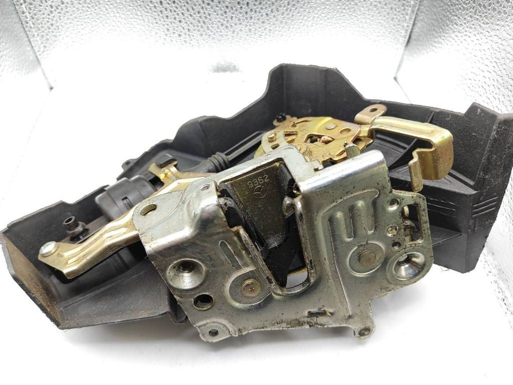 Mercedes-Benz E W210 2000 rear right door lock 2027330408