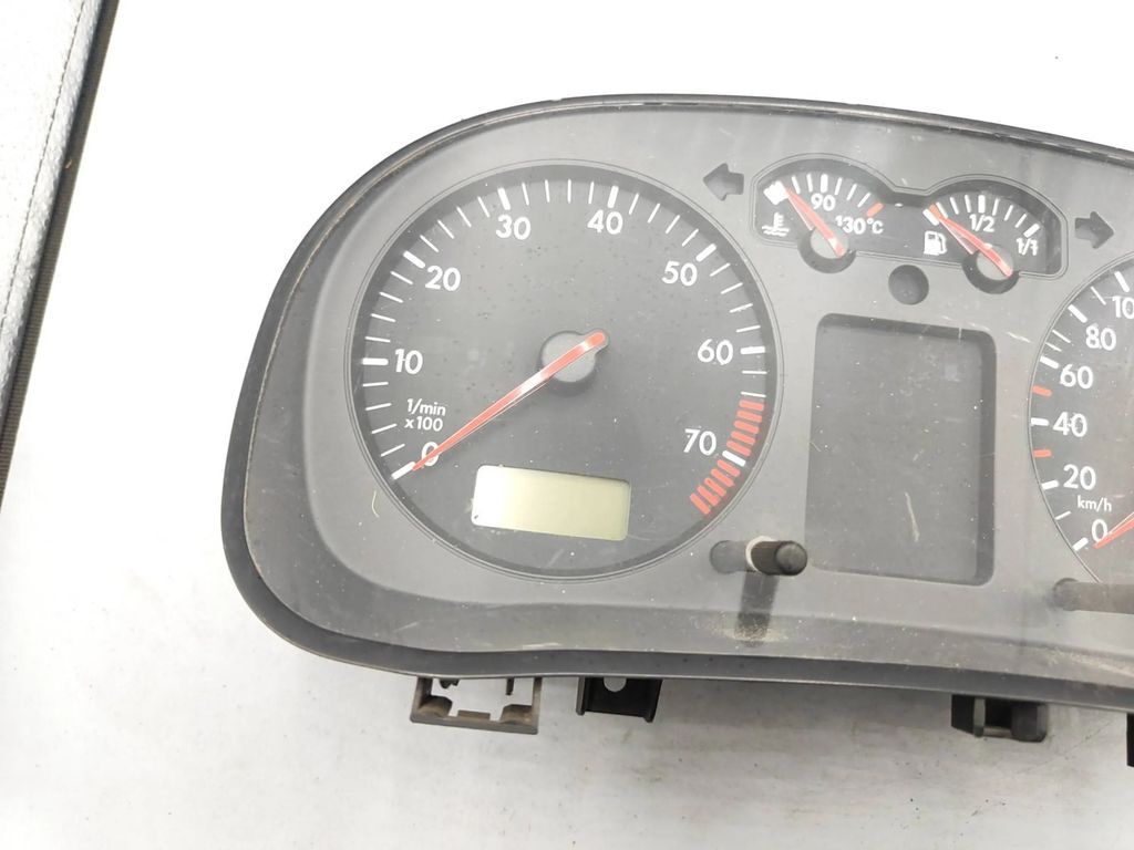 Volkswagen Golf IV 1998 LHD Petrol speedometer instrument cluster 1J0919860D