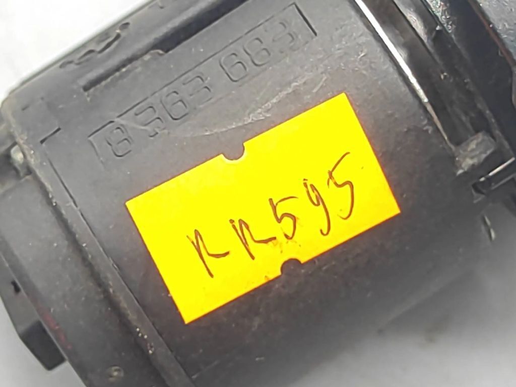 BMW 5 E39 523i 1997 HeadLight button switch 8363683