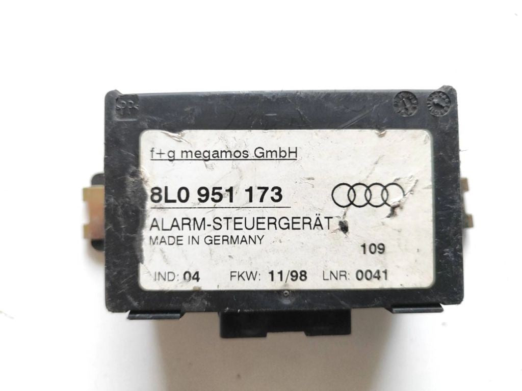 Audi A8 S8 D2 4D 1999 Alarm control unit module 8L0951173