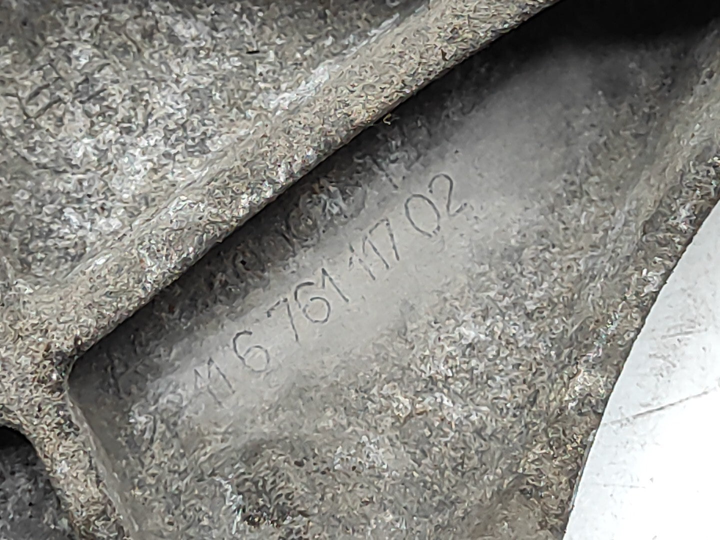 BMW E61 E60 520D 145kW Estate 2006 left side engine bracket mount 6761117