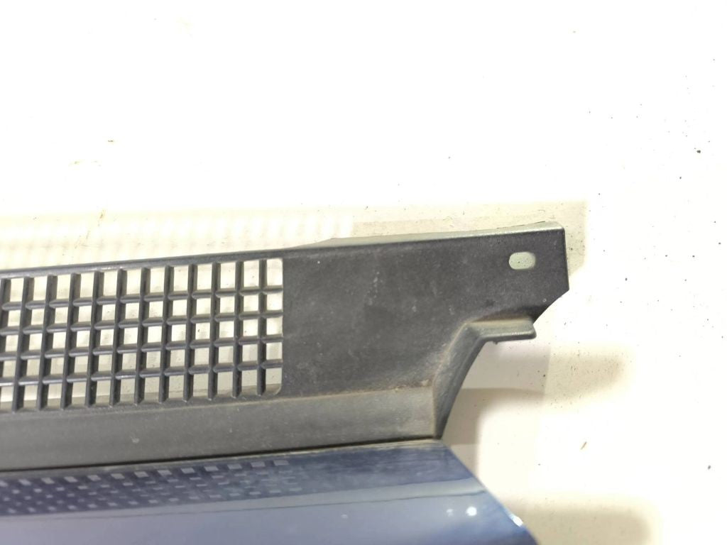 Volkswagen Golf IV 1999 Front grill 1J0853655G