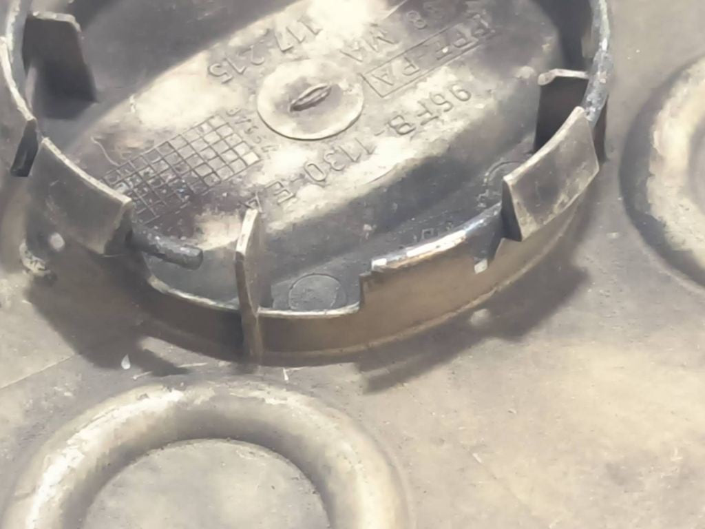 Ford Fiesta 1996 Original wheel cap 96FB1130EA