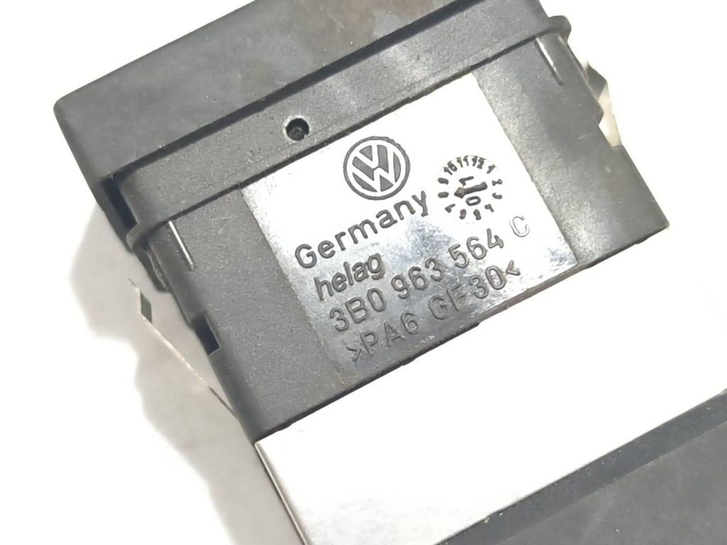 Volkswagen PASSAT B5.5 2005 Seat heat switch 3B0963564C