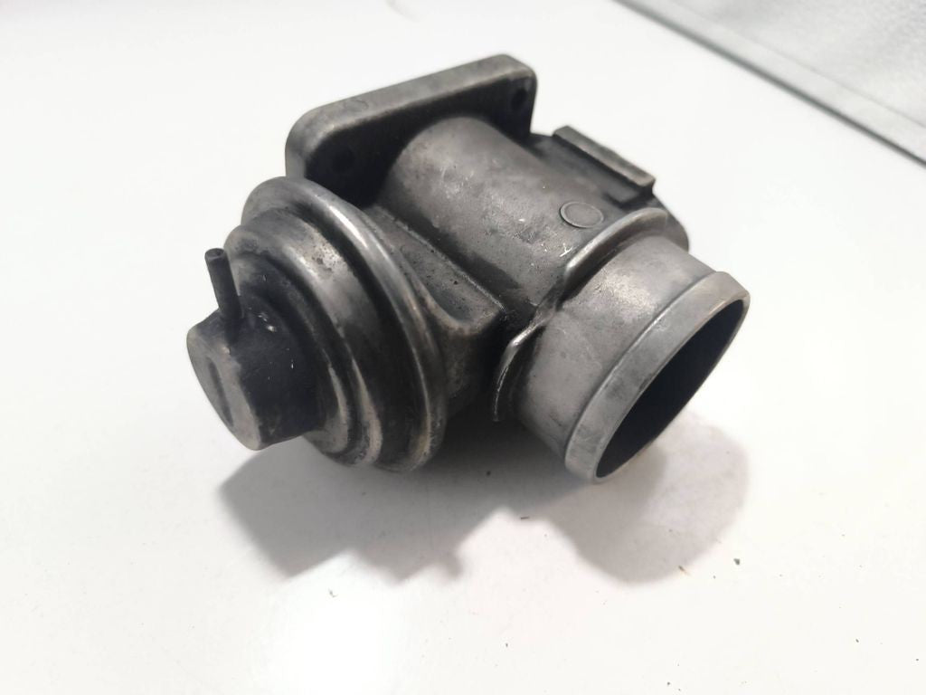 BMW 5 TDS E39 1997 Diesel EGR valve 11712246145