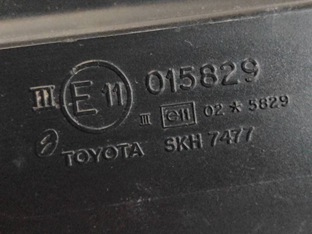 Toyota Avensis T250 2003 Left electric wing mirror E11015829