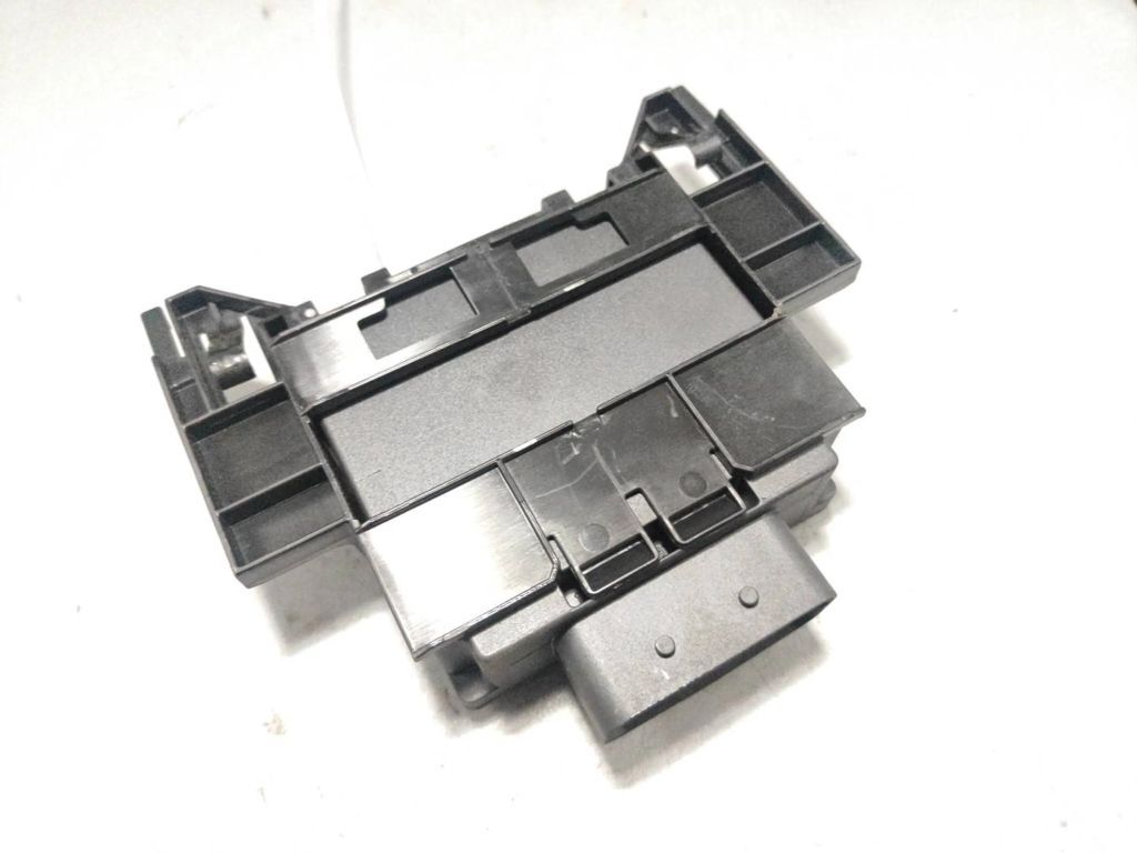 Volkswagen Tiguan 2011 Voltage stabilizer control unit 3AA919041A