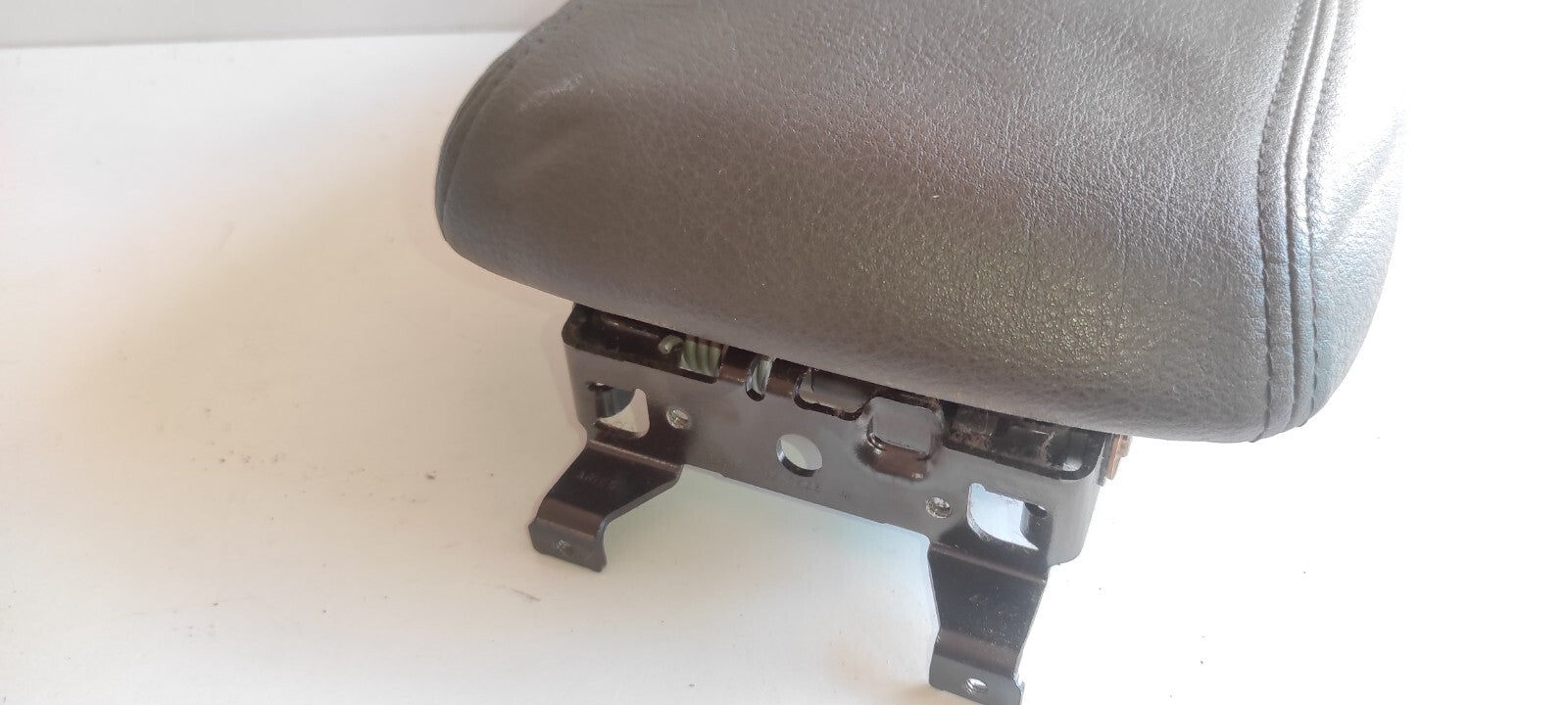 Peugeot 607 3.0i V6 2002 Center Console Armrest Black Leather Cover 1843522016