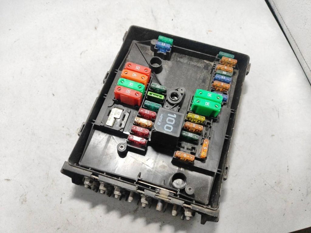 Volkswagen Touran I TDI Diesel 2008 Fuse box module 1K0937820B
