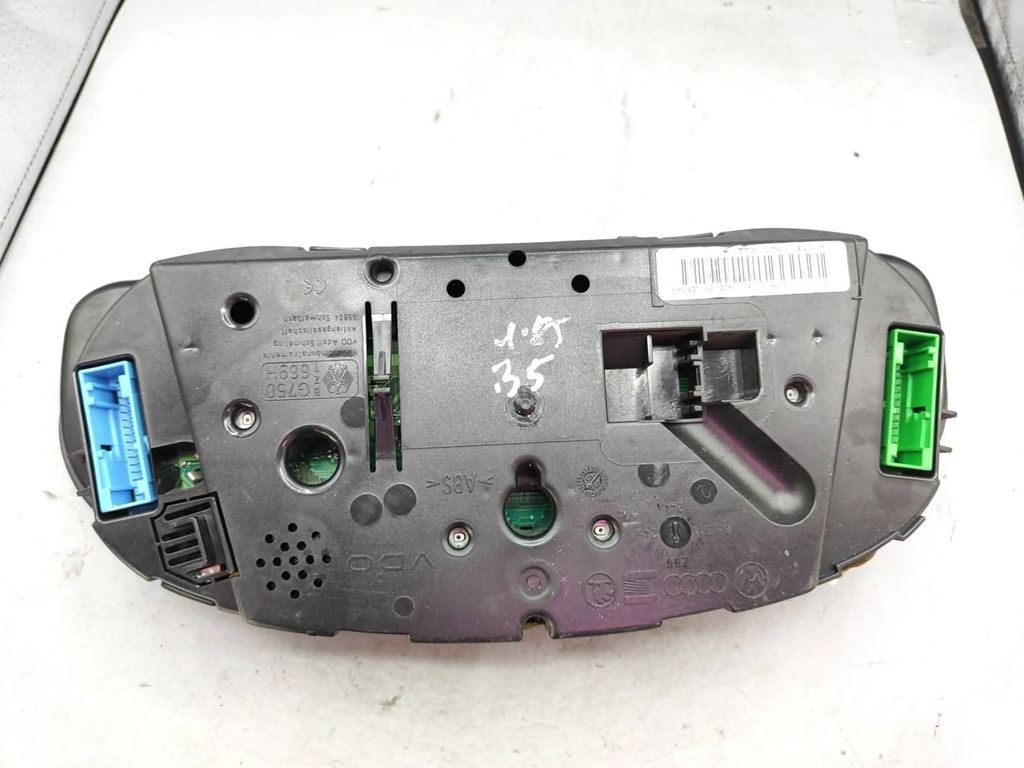 Volkswagen PASSAT B5 Petrol 1999 speedometer instrument cluster 3B0920822