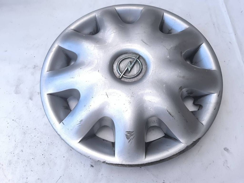 Opel Vectra B 1995 R14 wheel hub cap trim 90468685