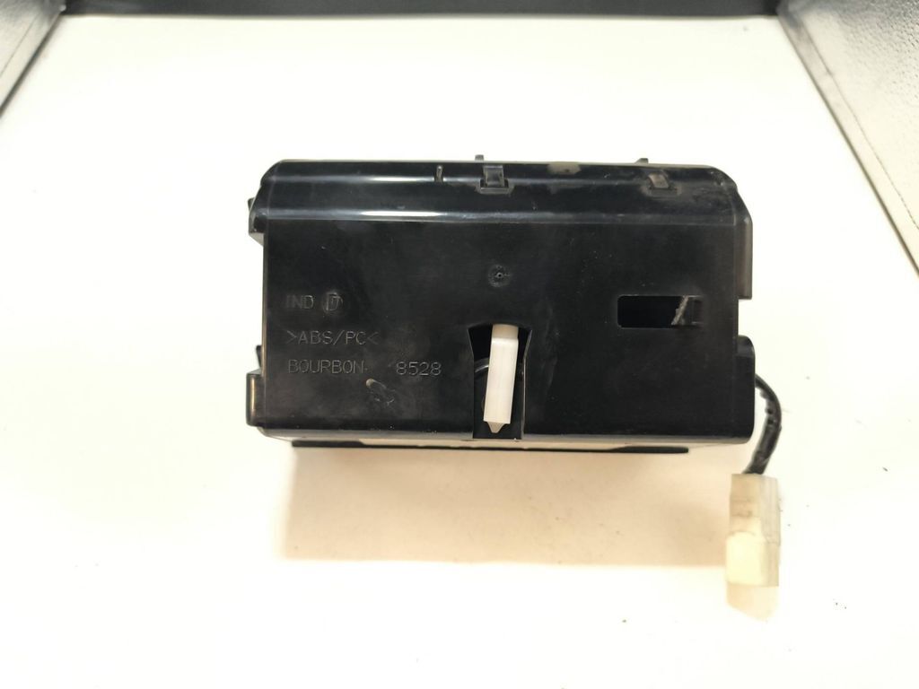 Toyota Avensis T250 2008 Front Dash Panel Ashtray 8528