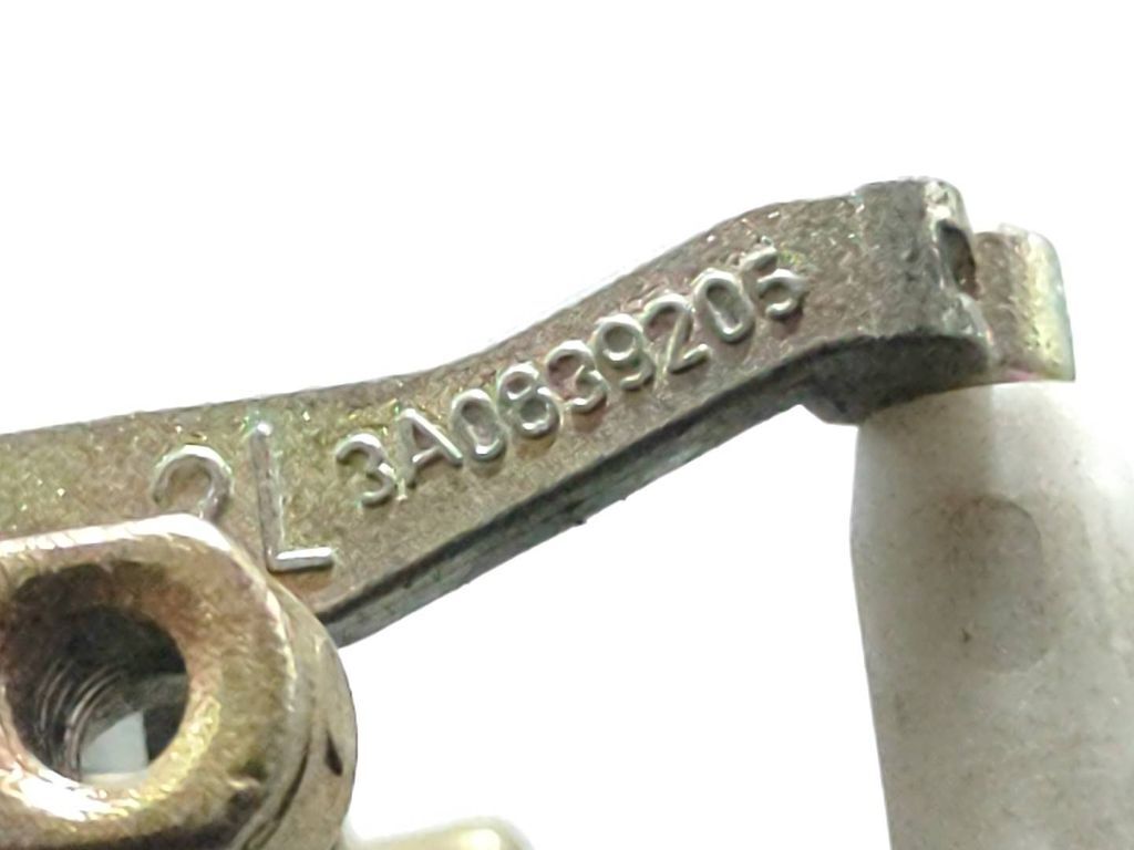 Volkswagen PASSAT B4 1996 rear left side door exterior handle