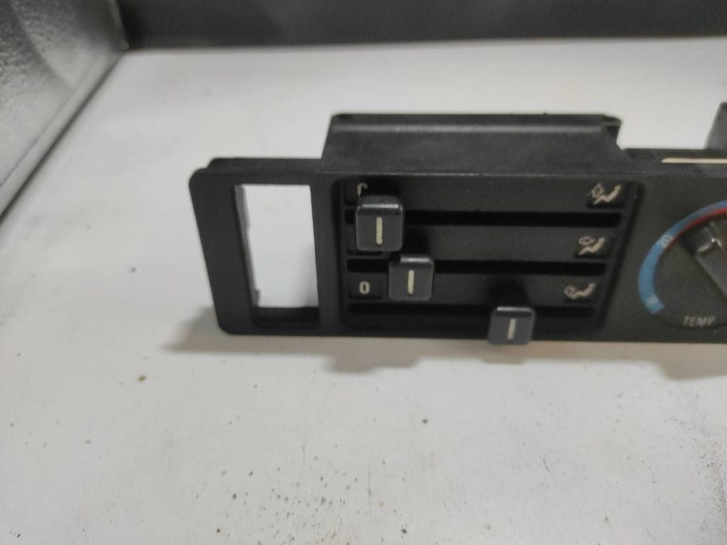 BMW 5 Series E34 1995 Climate control unit module 1391378