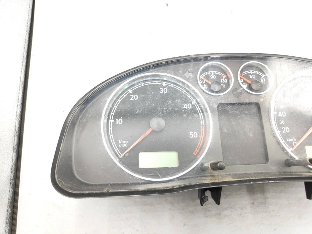 Volkswagen PASSAT B5.5 2002 LHD speedometer instrument cluster 3B0920805A