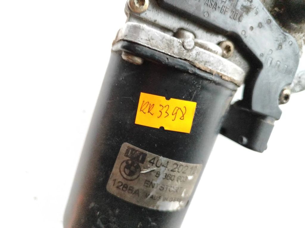 BMW 5 E39 1999 Front windshield glass wiper motor 8360603