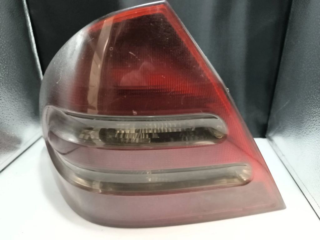 Mercedes-Benz C W203 Saloon 1.8i 2004 LHD rear left side taillight lamp