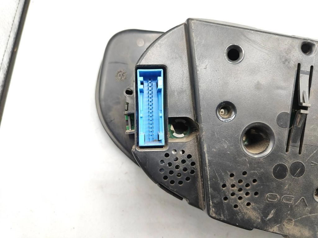 Volkswagen PASSAT B5 1.9TDI 1997 speedometer instrument cluster 3B0919880D