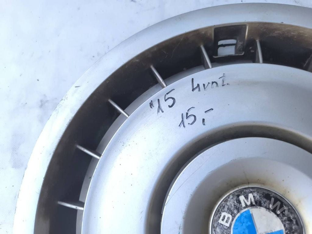 BMW 5 E34 1992 R15 wheel hub cap trim 36131181532