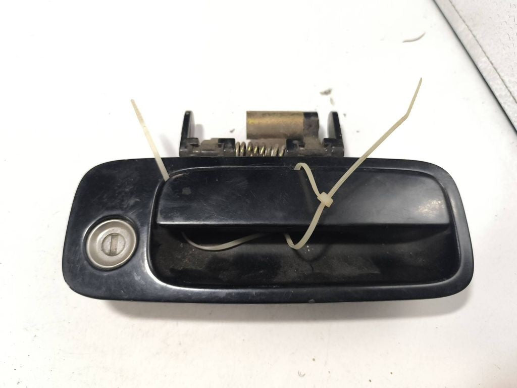 Toyota Camry 2001 Front right door exterior handle 69210AA010