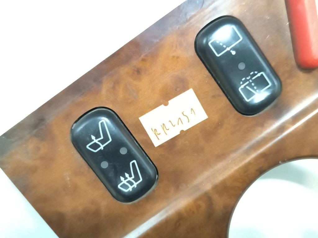 Mercedes-Benz E W210 1996 Diesel A set of switches 2108200151
