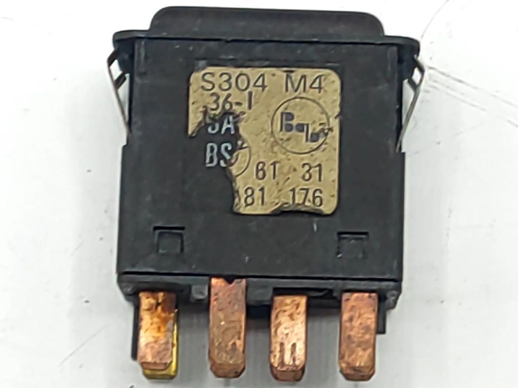 BMW 3 E30 1989 Hazard light switch BSS304M4