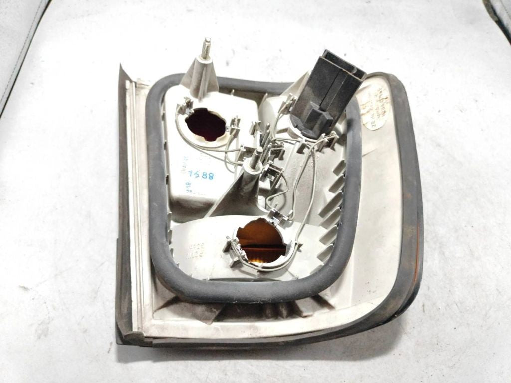 BMW 5 E34 1990 rear right side tail light lamp 1384010