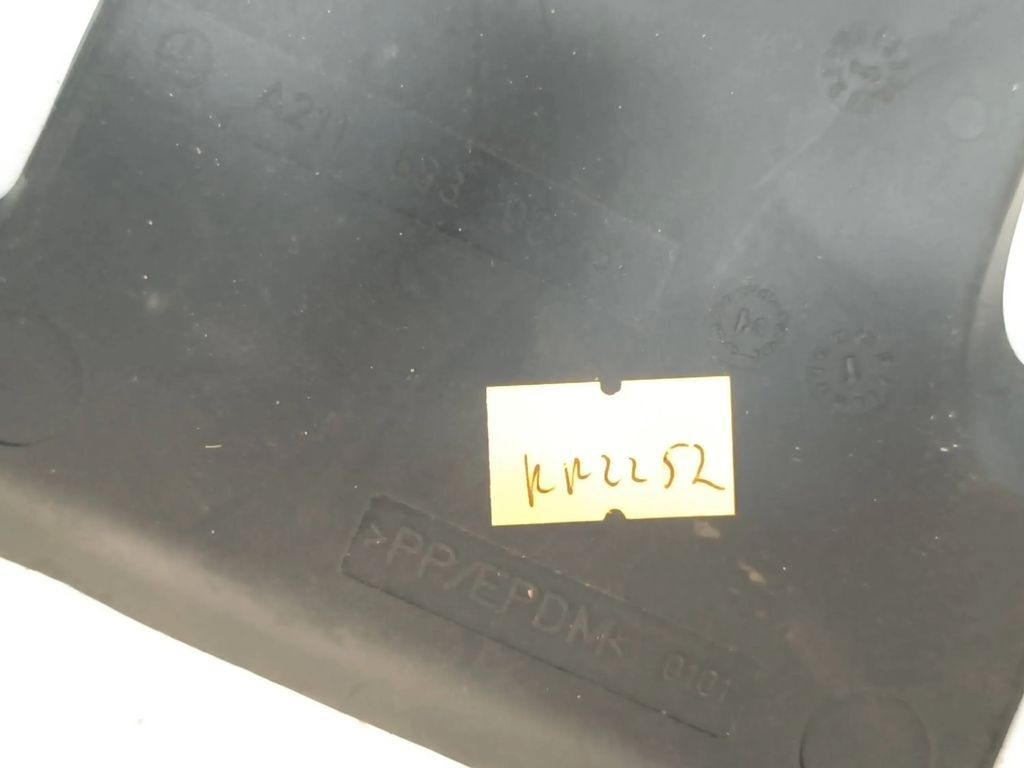 Mercedes-Benz E W211 2003 Storage pad rubbet mat A2116830051