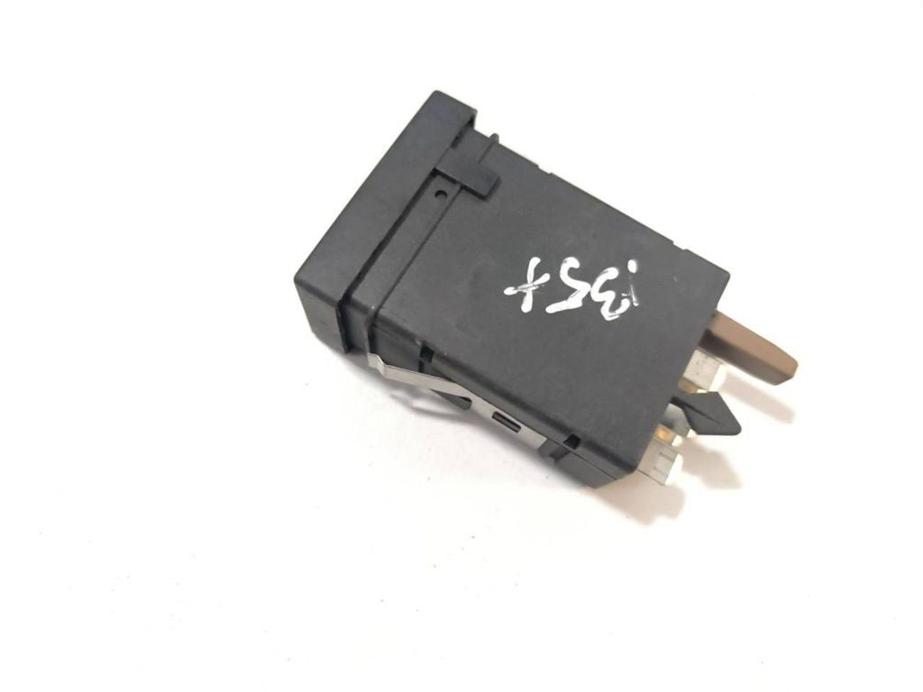 Volkswagen PASSAT B5.5 2005 Seat heating switch 3B0963564C