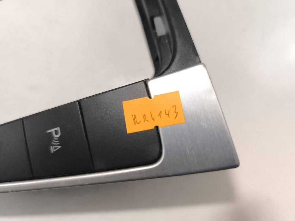 Volkswagen PASSAT B6 2007 Gear shifter surround trim plastic 3C0864263A