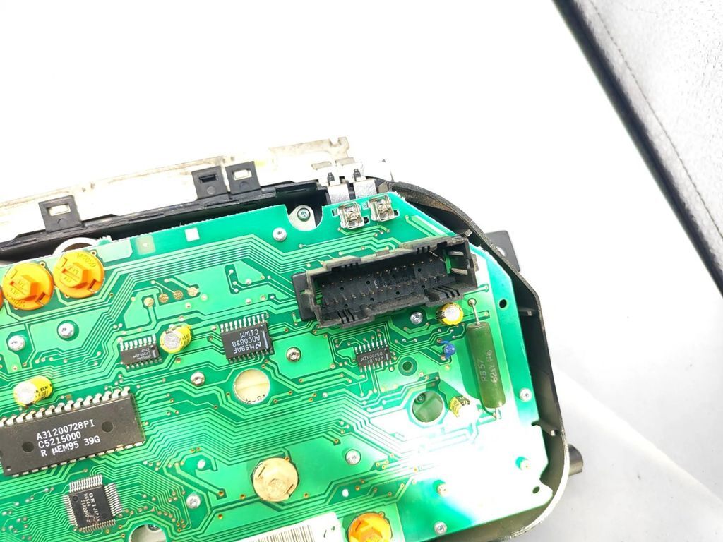 Volkswagen Golf III Diesel LHD speedometer instrument cluster 1H0919864Q