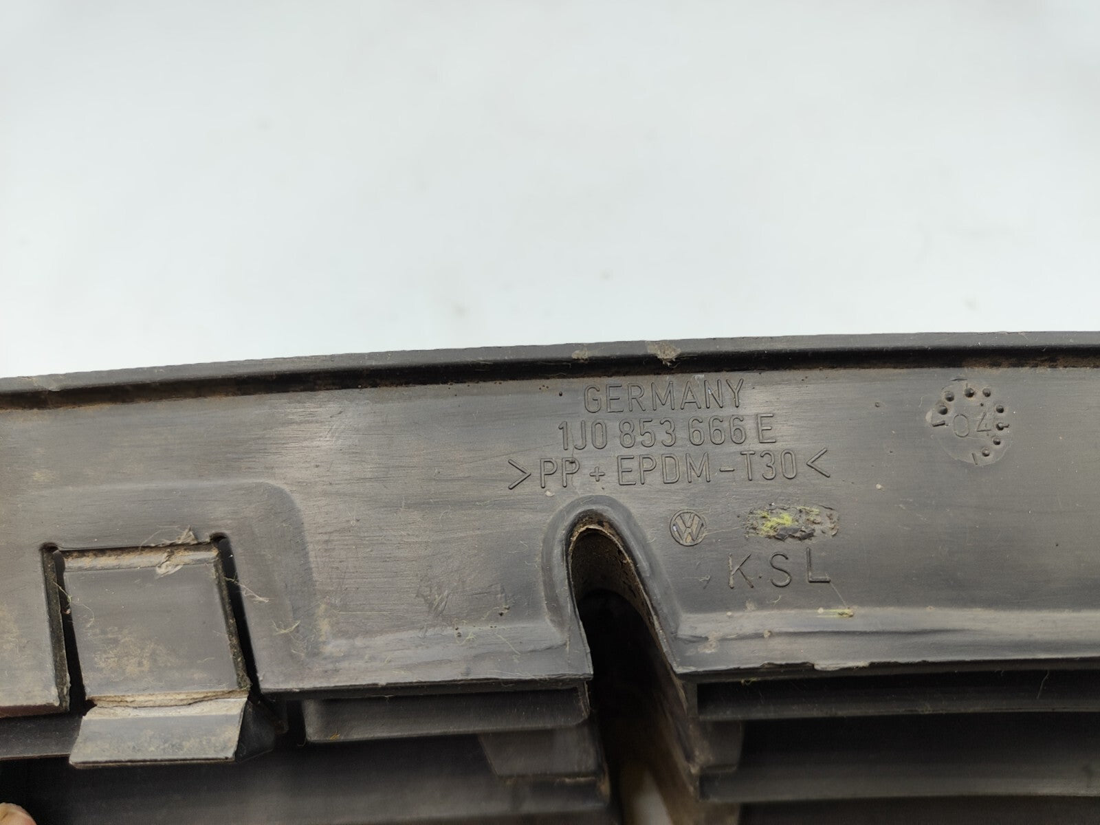 Volkswagen Golf MK4 2000 Front Left Bumper Lower Grill 1J0853666E