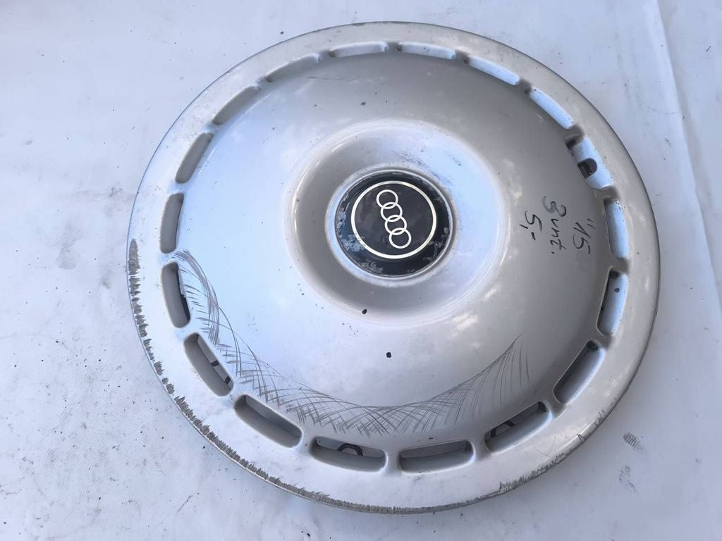 Audi A6 S6 C4 4A 1996 R15 wheel hub cap trim 4A0601147