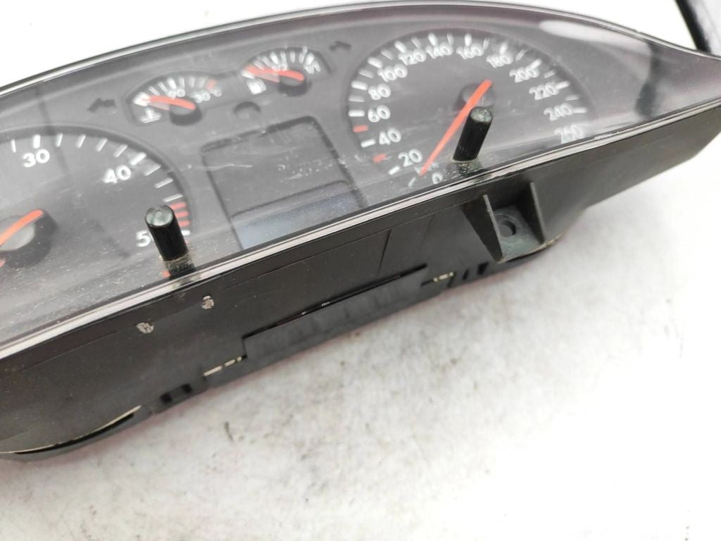 3B0920822A Volkswagen VW PASSAT B5 1998 speedometer instrument cluster