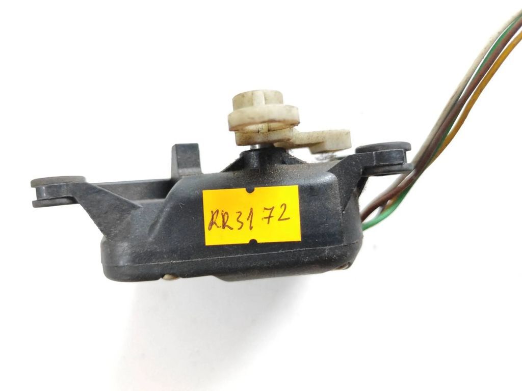 Audi A6 C4 4A 1995 Air heater flap actuator motor 4A0820511B